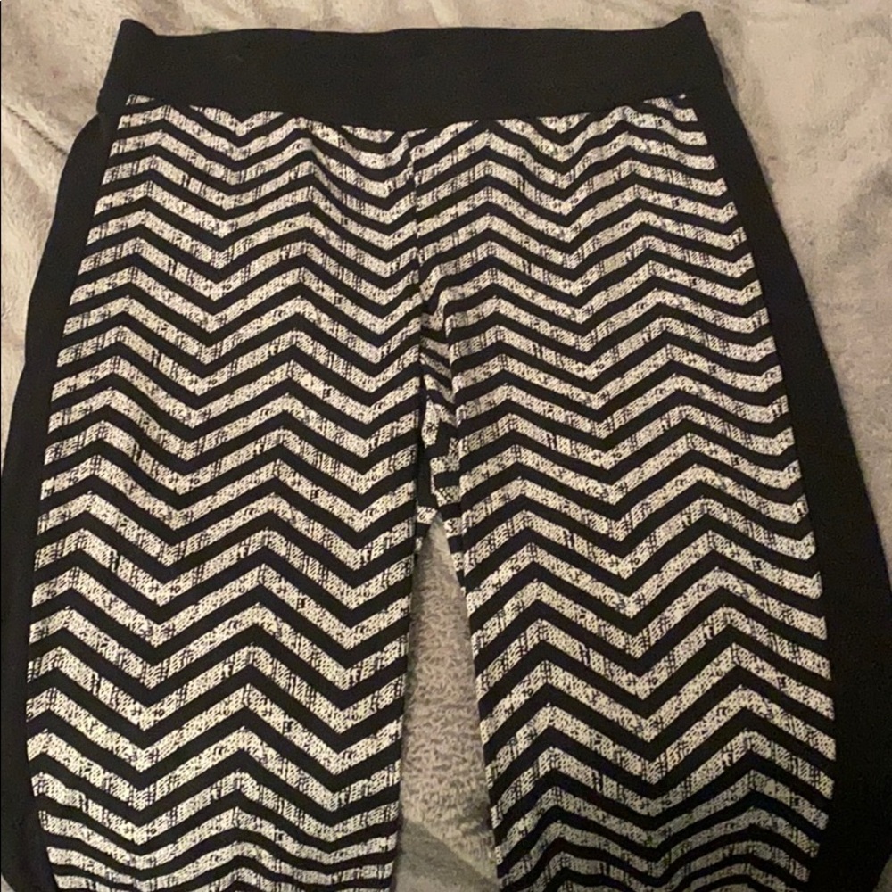 New Directions black & white stretchy pants size M